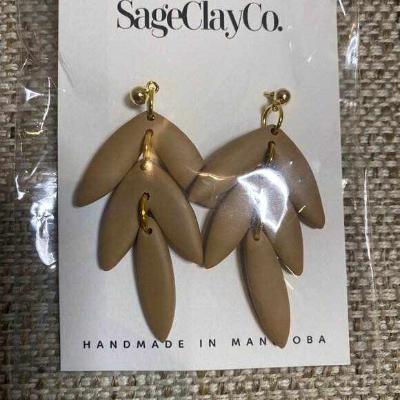 Cozy Bundle: Eddie Bauer Sweater, Cup Cozy and Clay Earrings - Picture 7 of 7